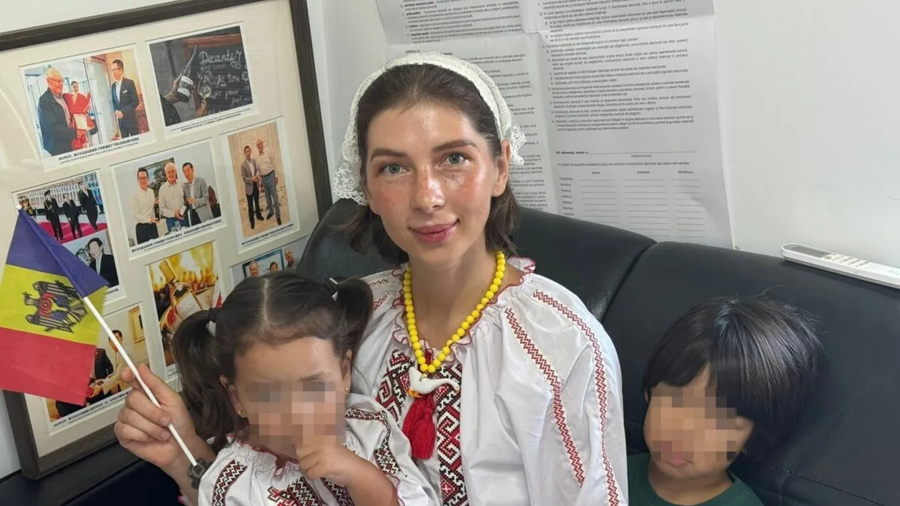Moldoveanca din imagine a mers 1400 km cu copii în brațe pentru a vota: ”Distanța nu oprește dorința”