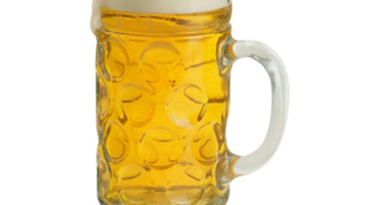 Romanii beau mai putina bere! Consumul a scazut cu 11% in primul semestru