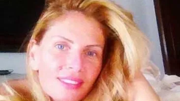 Andreea Banica se incapataneaza sa se pozeze dimineata si nemachiata! Ce zici, iti place?