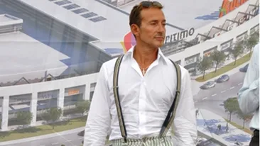Radu Mazare, intampinat de muncitoare sexy la prezentarea unui mall
