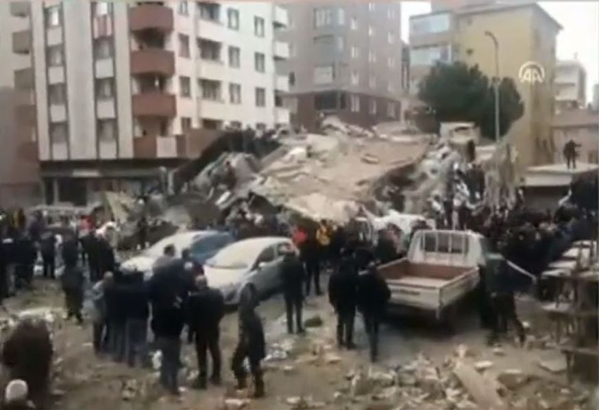 Bilanţul prăbuşirii blocului din Istanbul a ajuns la 14 morţi