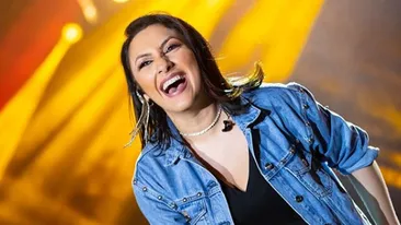 Cum arată Andra fără machiaj și cu ochelari. Fanii vedetei au fost uimiți