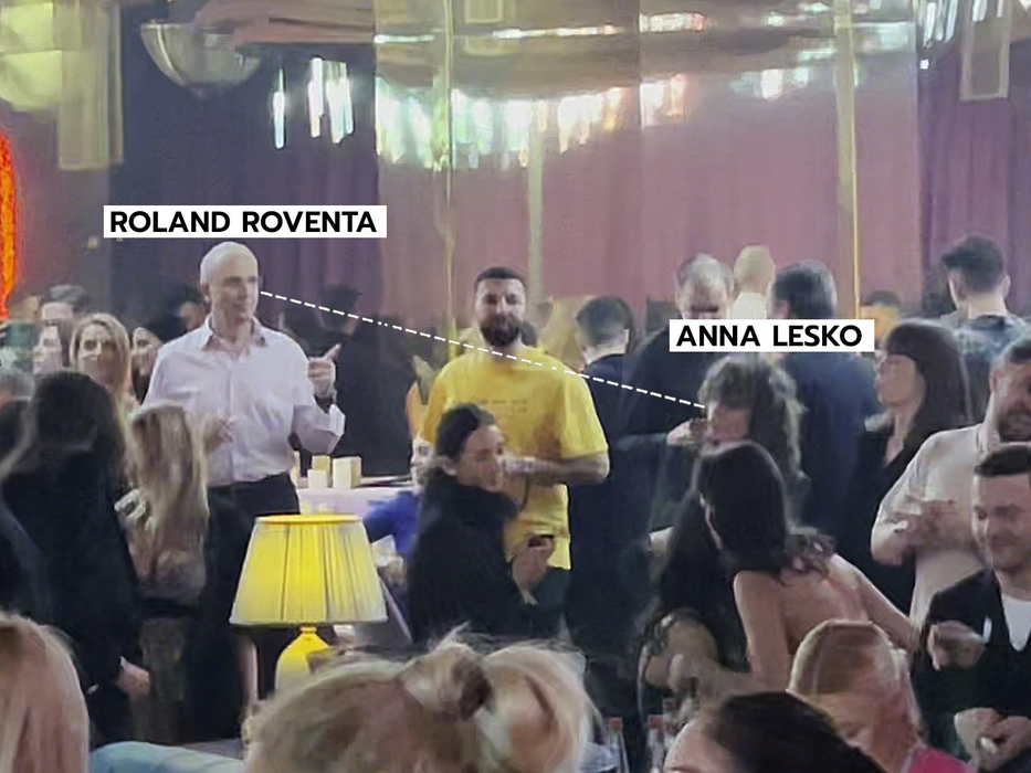Anna Lesko și omul de afaceri își intersectează privirile  (Foto: CANCAN.RO)