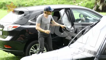 Detaliul care arunca in aer mitul trupului sculptat al lui Gerard Butler. Dar Madalina Ghenea il iubeste si asa