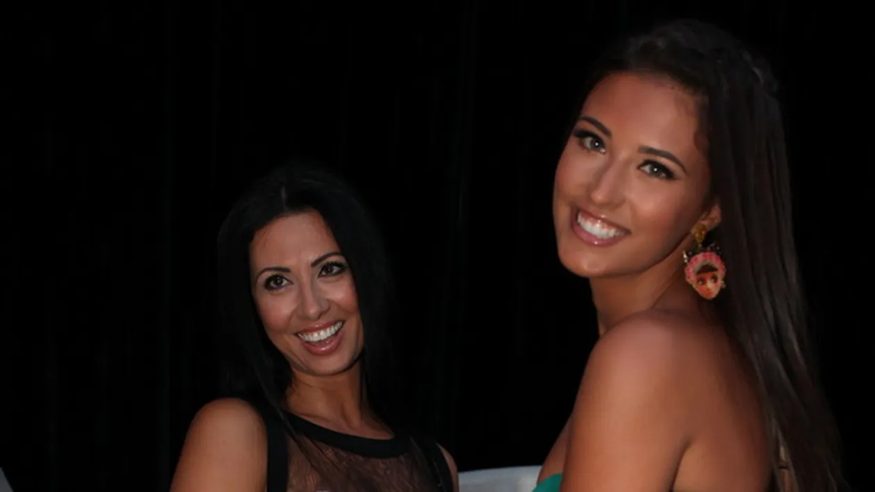 Probleme in Paradis? Mama Antoniei a inceput deja sa se certe cu mai tanarul ei iubit. Toata scena s-a derulat sub ochii vecinilor