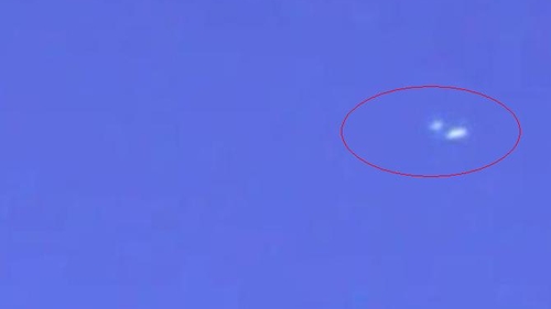 VIDEO Oaspeti de departe la nunta regala! Un OZN a aparut pe cerul Londrei