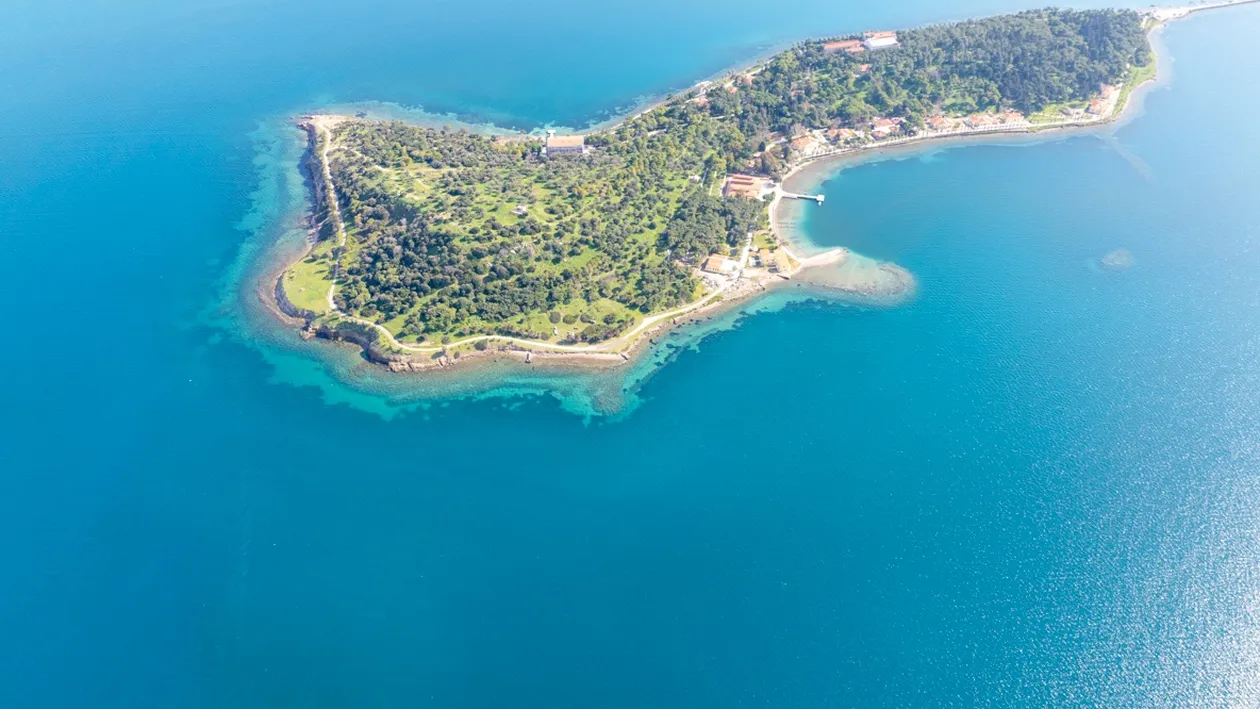 Insula din Europa care a luat locul Dubaiului pentru turiștii bogați. Cererile pentru vile de lux au explodat