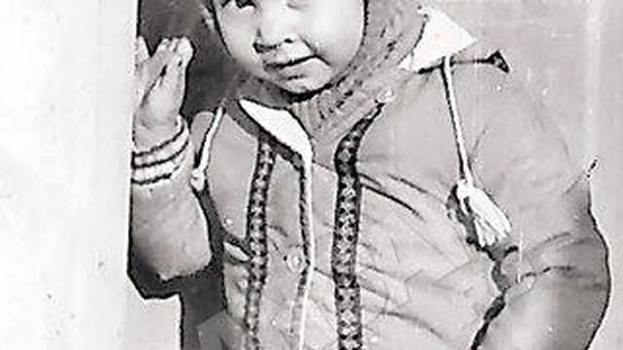 Bruneta, cu ochi mari si extrem de sfioasa! Asa era Nicoleta la 4 ani, cand nimeni nu banuia ca va innebuni o tara intreaga!