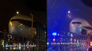 Cum a ajuns, de fapt, avionul viral pe linia de tramvai, în București? Explicația autorităților