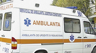 Un mort si patru raniti in urma unui accident pe DN 7, unde un TIR a lovit un autoturism