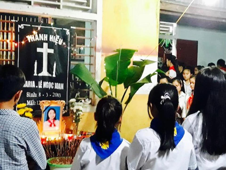O tânără a murit din cauza încărcătorului de smartphone! Cum a fost posibilă o asemenea tragedie. Specialiştii spun că de vină a fost chiar adolescenta