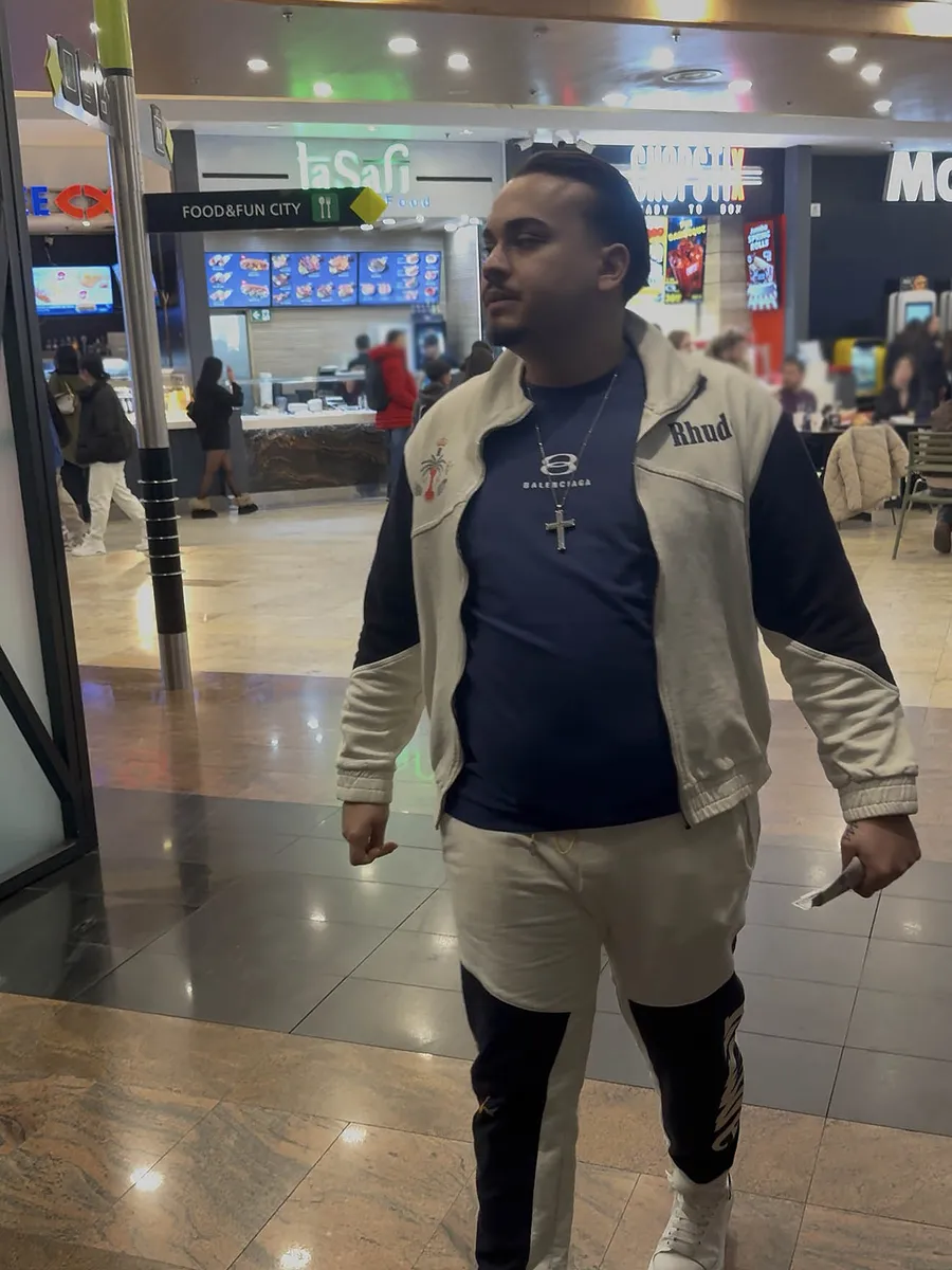 Adrian Minune Jr nu poate sta prea departe de fosta, Ariana