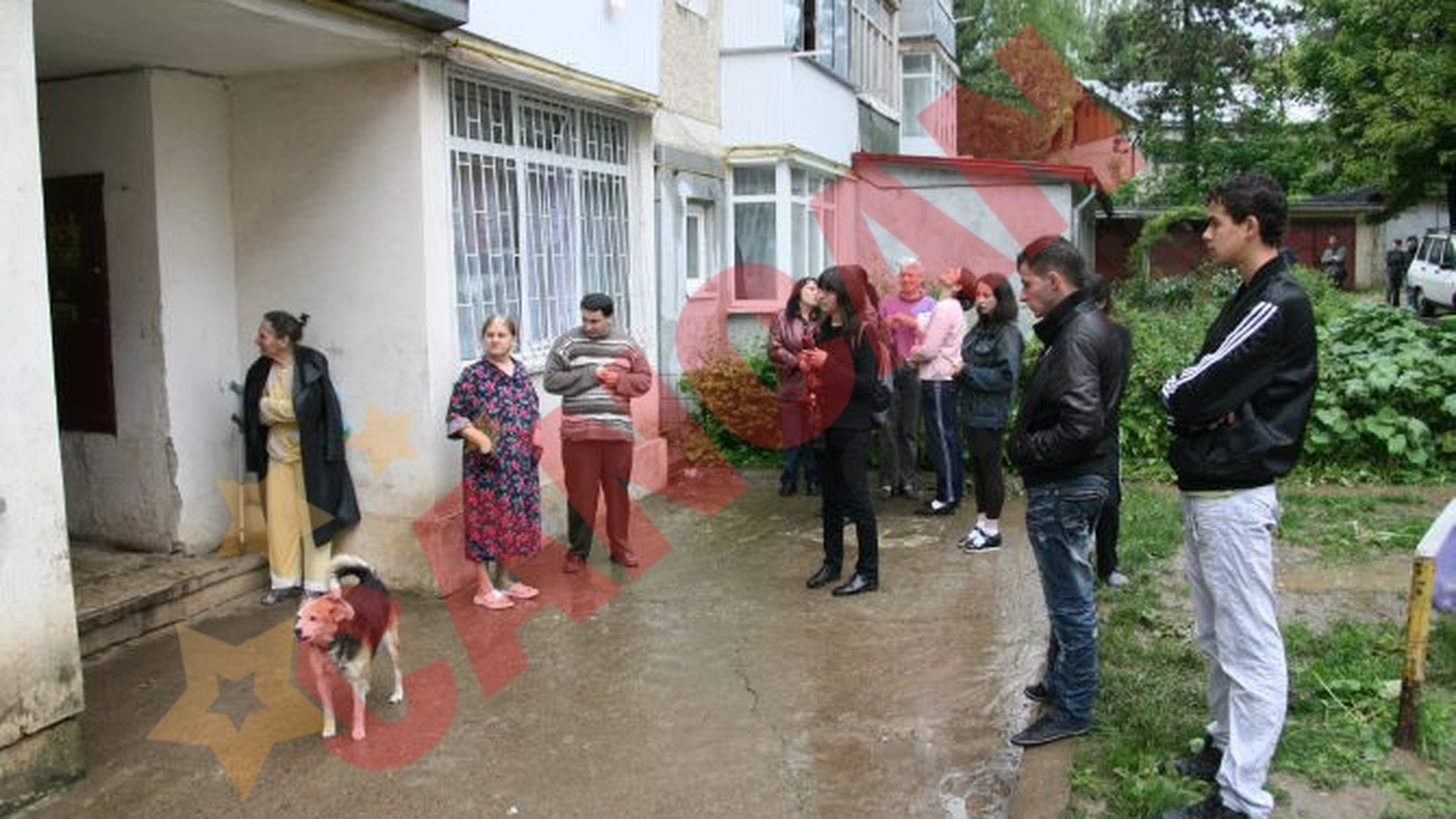 Zeci de persoane, evacuate dintr-un bloc sucevean, din cauza mirosului puternic de gaze