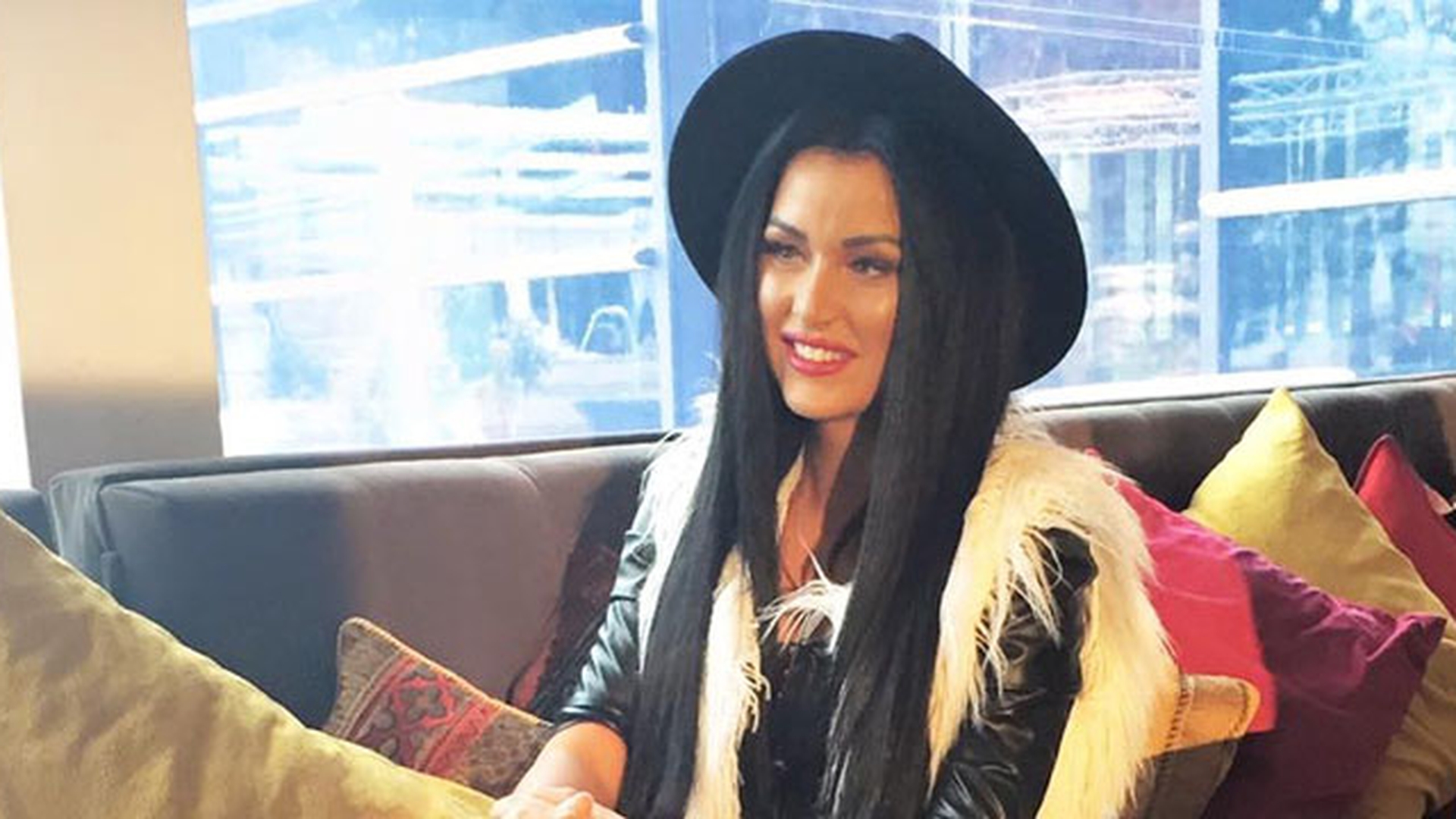 Daniela Crudu si-a ales o rochie sexy de Revelion! Bruneta o sa franga inimile barbatilor