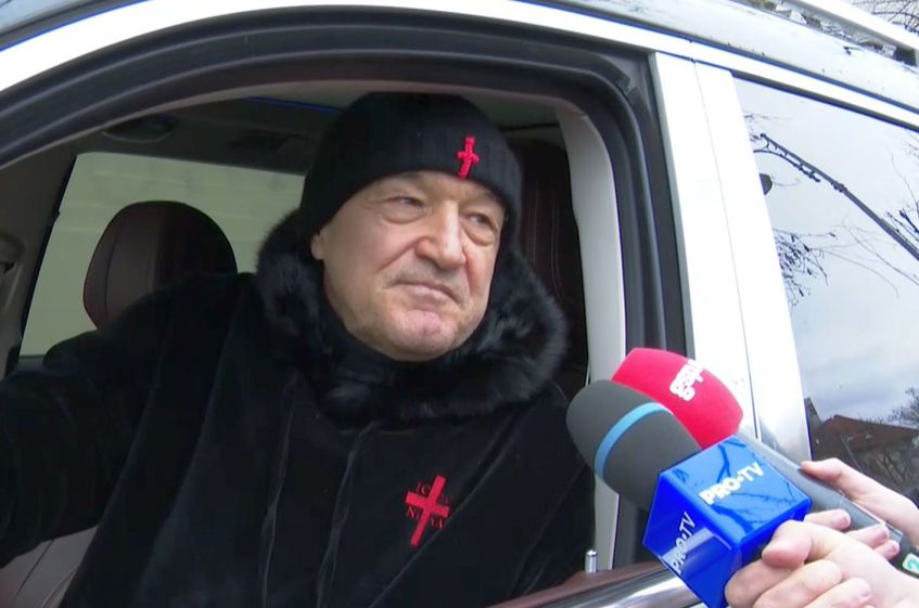 Gigi a ajuns trendsetter! Cât costă căciula stil Becali, cu o cruce brodată? Se face doar pe comandă