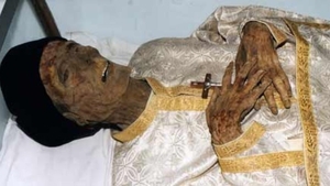 Minunile din cimitirul Giulesti! Ce se intampla in ziua Bunei Vestiri la moastele “sfantului cu trupul neputrezit”