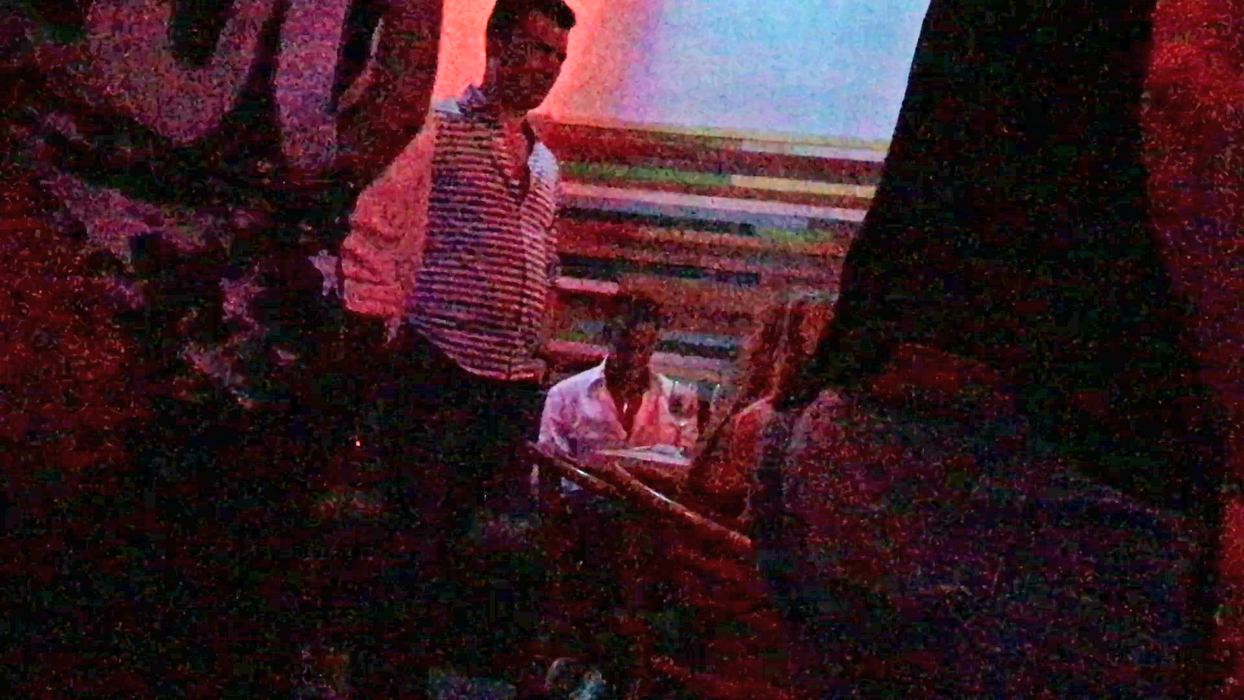 Radu Mazăre s-a distrat în club, alături de un veritabil harem, format din... opt domnişoare!