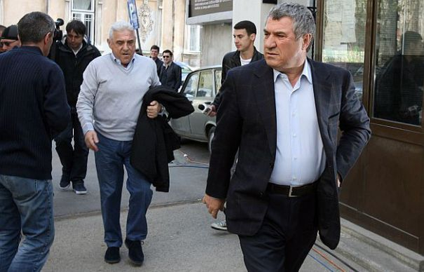 Aflat în spatele gratiilor, Victor Becali a fost dus de urgență la spital