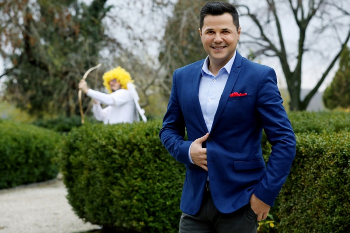 Mircea N. Stoian dă de pământ cu mamele de la “Mă însoară mama“: “Au aere de matroane expirate…“