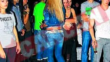 Blonda lui Bote a ramas desculta in club