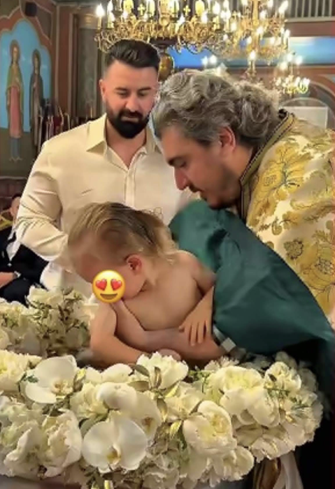Laurențiu Reghecampf și Corina Caciuc și-au botezat băiețelul. Primele imagini de la creștinarea micuțului Landon