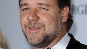 Russel Crowe nu se mai multumeste cu roluri de om simplu! Vrea sa fie tatal lui Superman