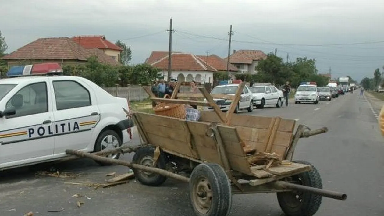 Patru persoane rănite după ce o maşină a izbit frontal o căruţă, în județul Bistrița-Năsăud