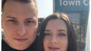 A venit în țară să-și înmormânteze tatăl, dar a murit în același fel, împreună cu iubitul ei