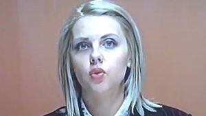 VIDEO Gafa impardonabila a unei prezentatoare TV din Romania!Reactia pe care a avut-o din cauza unui fir de par: "C***-*-*s pe el"