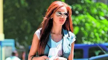 Fetele care au acuzat-o pe de proxenetism pe asistenta lui Capatos, chemate in fata procurorilor. Bianca Dragusanu cere daune de zeci de mii de euro!