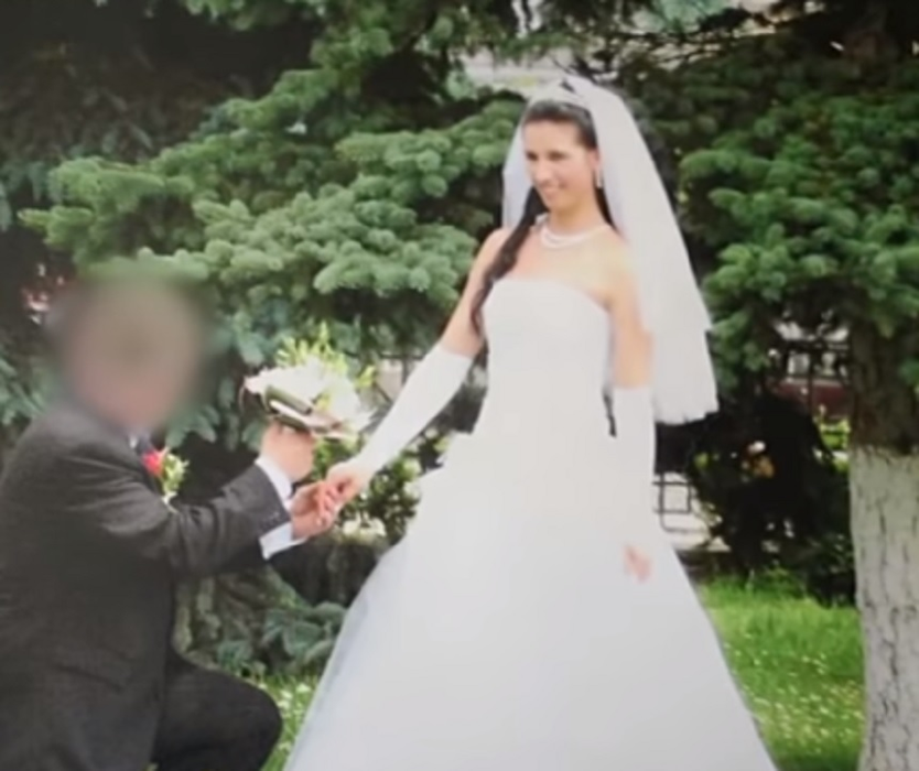 Pariu că nu o recunoști! Cum arăta Mirela de la Insula Iubirii, atunci când a fost trimisă în închisoare. Vedeta de la Antena 1 era departe de diva din prezent