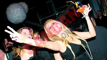 Manechinele s-au imbatat si au dansat la bara