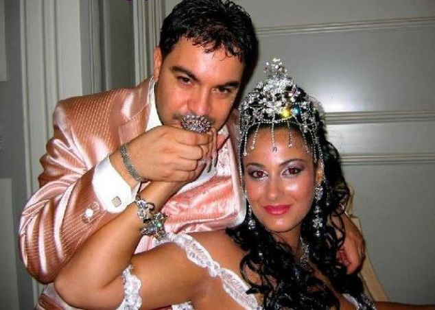 Betty Salam sare în apărarea tatălui ei, după ce familia Fănicăi l-a acuzat că și-ar fi bătut fosta soție