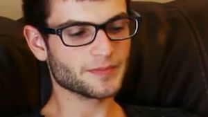 Secretul INCREDIBIL al acestui barbat chipes! Detaliul din viata lui INTIMA care i-a distrus relatia cu propriul frate