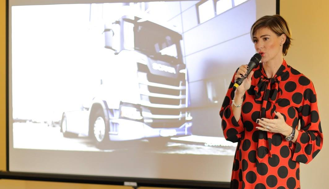 Roxana Ciuhulescu radiază de fericire! Vedeta a postat prima imagine cu bebelușul