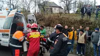 Accident grav în județul Dâmbovița. O femeie a fost prinsă sub un camion cu lemne. Victima a decedat la spital