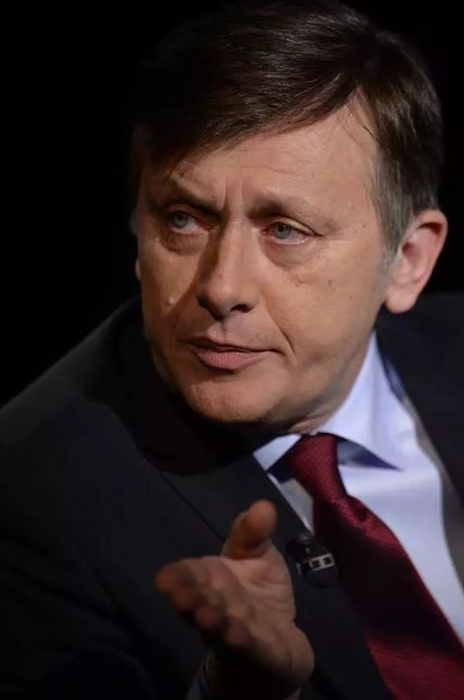 Ea este Adina, soția lui Crin Antonescu. Au făcut nuntă mare la Bruxelles