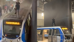 Incident șocant în Capitală! Un bărbat s-a urcat pe trenul Metrorex și nu voia să mai coboare. Poliția a intervenit de urgență! VIDEO