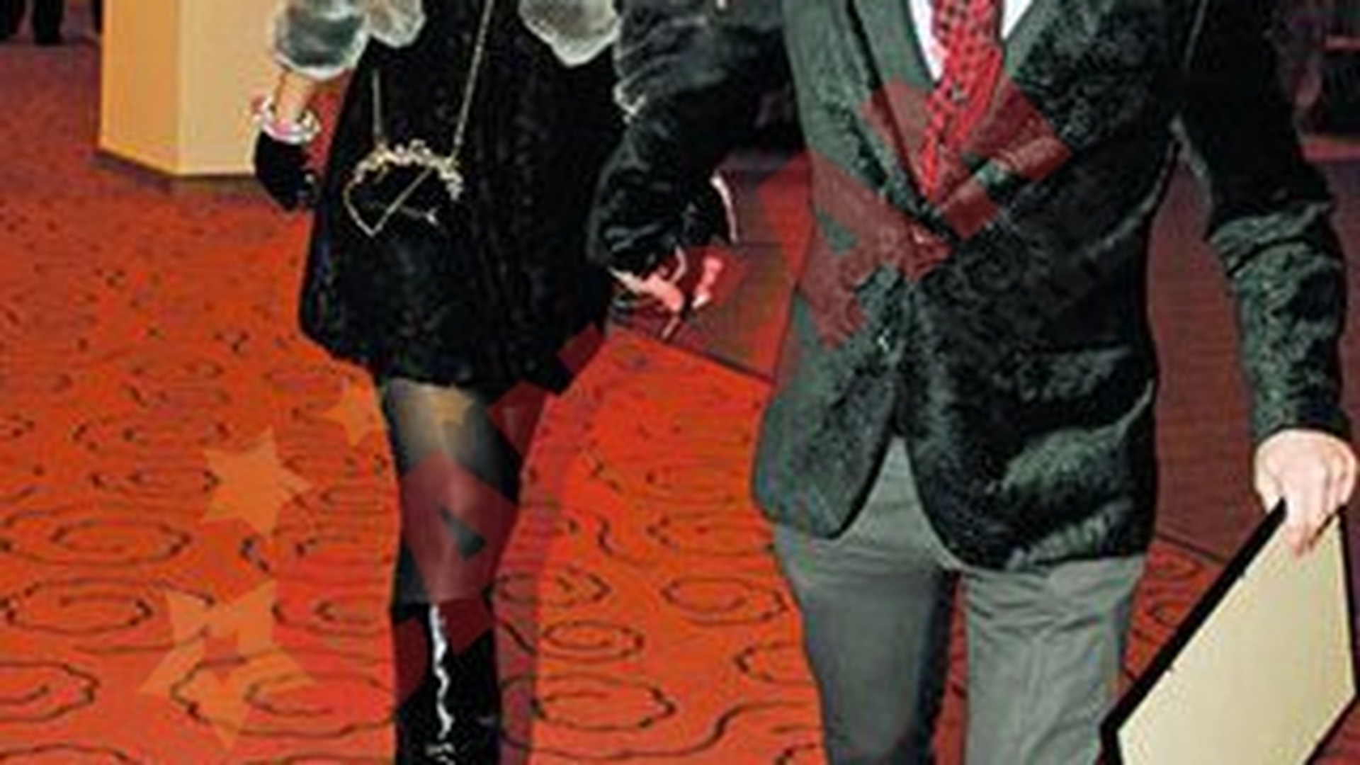 A dus-o la teatru