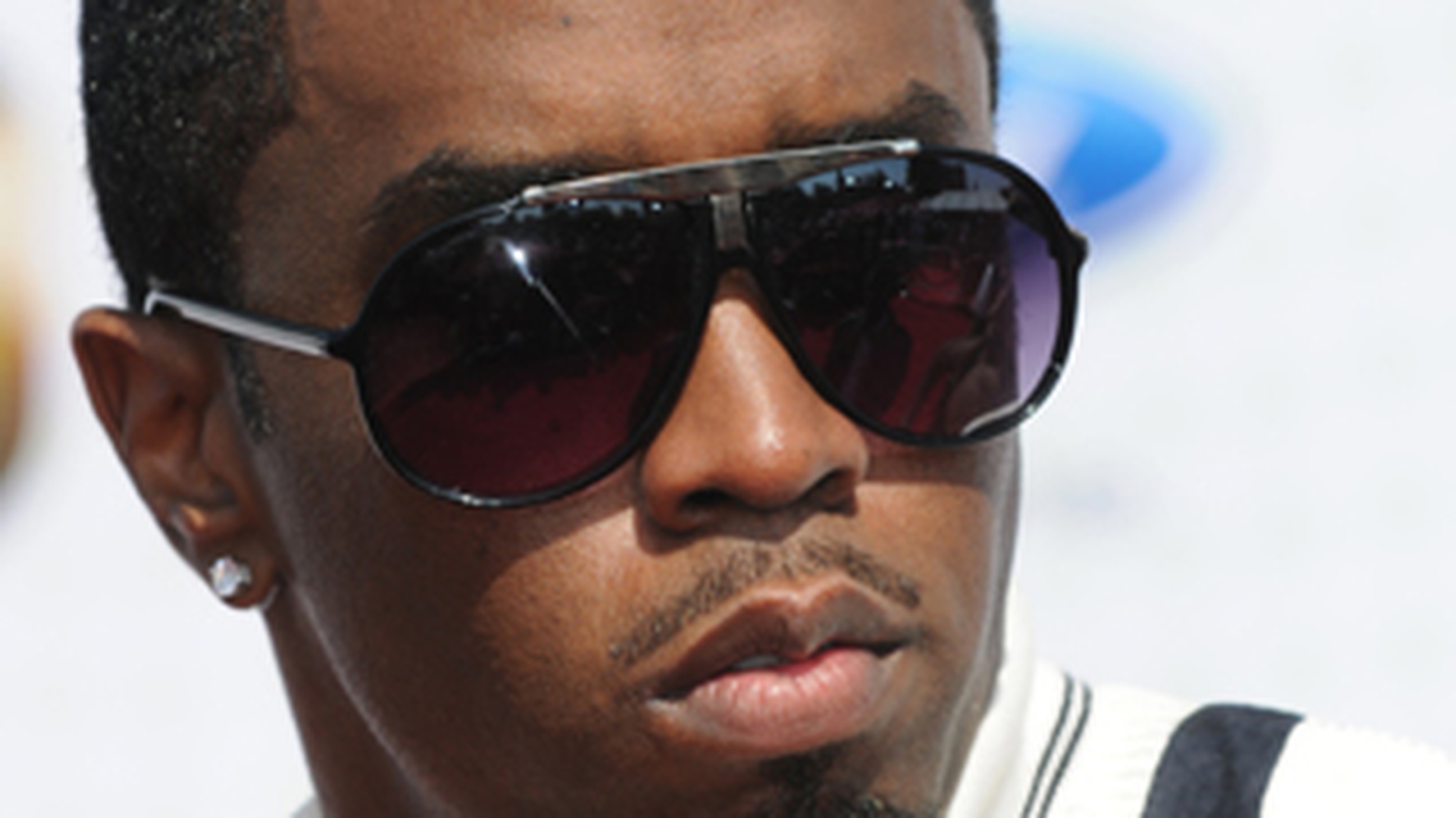 P Diddy: "Ura e pentru sugatori, dragostea e contagioasa! Impartasiti dragostea!"