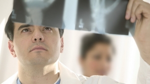 S-a dus la doctor pentru ca nu mai putea sa deschida gura! Cand i-au facut RADIOGRAFIE, medicii au INLEMNIT! "Cum a ajuns acolo?"