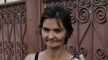 O mama disperata isi cauta copilul  inghitit de apele Muresului