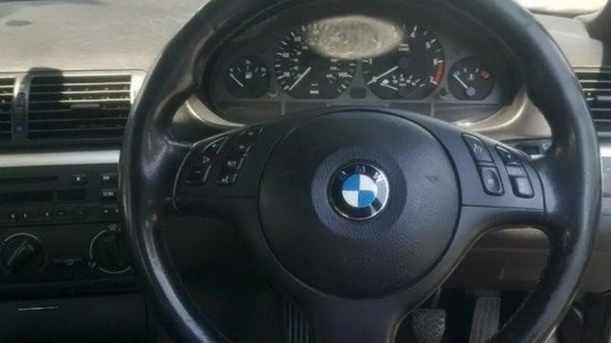 Ce a putut sa scrie acest roman care vrea sa isi vanda BMW-ul: Cat a fost tata tanar a f.. mult in ea N-o sa i-o cumpere nimeni