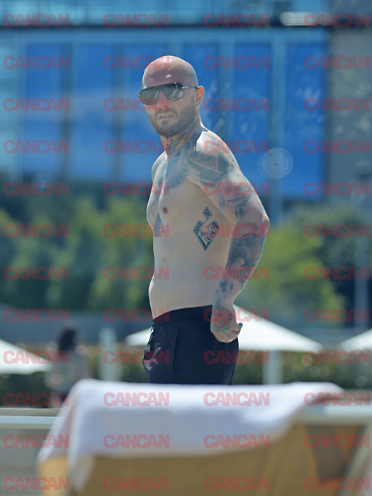 Cătălin Bordea și-a expus tatuajele la soare