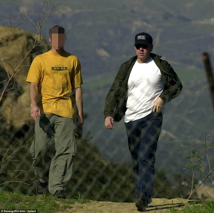 Kevin Spacey, filmat în ipostaze intime cu un model masculin mai tânăr cu 20 ani! Imaginile au fost ascunse timp de 17 ani