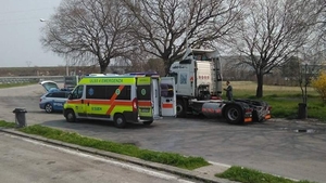 Un şofer român de TIR s-a spânzurat într-o parcare din Italia. E cutremurător cum a fost găsit