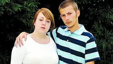 S-a nascut cu genunchii la spate