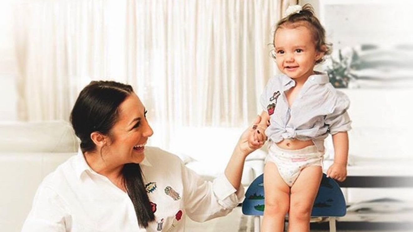 Eva i-a dat trezirea! Andra, imagine de colecţie alături de fiica ei lângă bradul de Crăciun