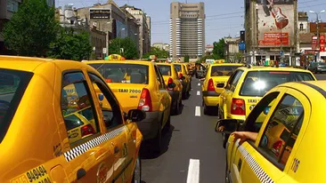 Detaliu NAUCITOR pe un taxi din Bucuresti! Cand au vazut ASTA, oamenii si-au facut cruce si au zis ca nu e adevarat