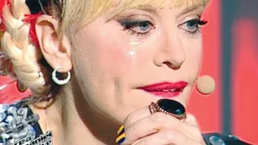 LOREDANA GROZA a căzut în genunchi şi a izbucnit în lacrimi, pe scenă! VIDEO ce s-a întâmplat cu artista